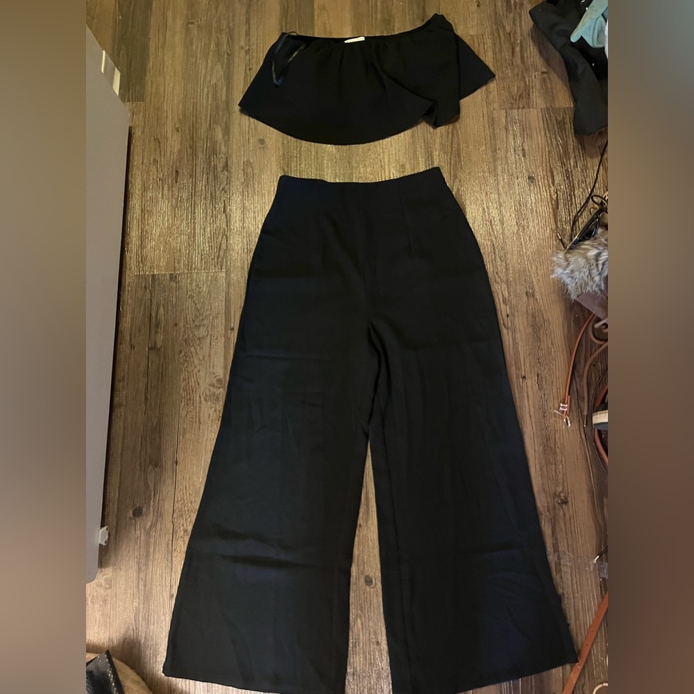 Revolve Brand Superdown Set Size Small Never Worn - image 2